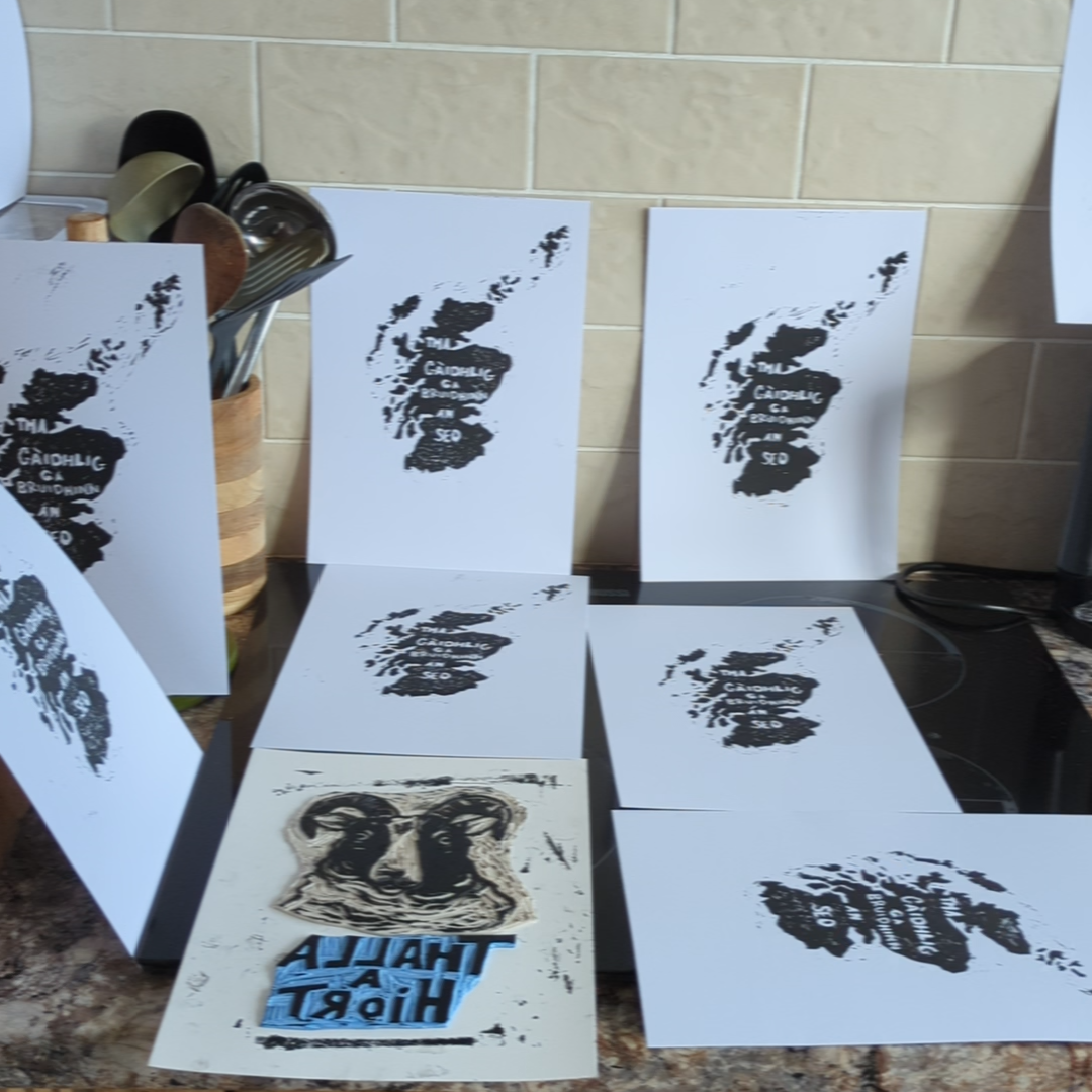 Tha Gàidhlig ga bruidhinn an seo - A4 Linoprint